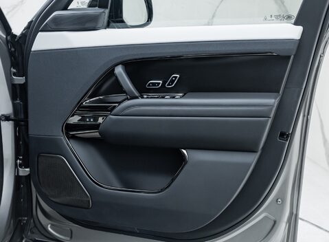 Land Rover Range Rover Sport P635 SV EDITION ONE 24