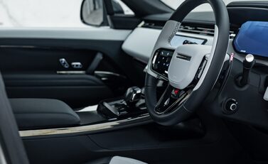 Land Rover Range Rover Sport P635 SV EDITION ONE 11