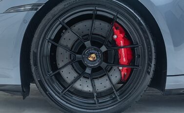 Porsche 911 Carrera 4 GTS (992.2) 10