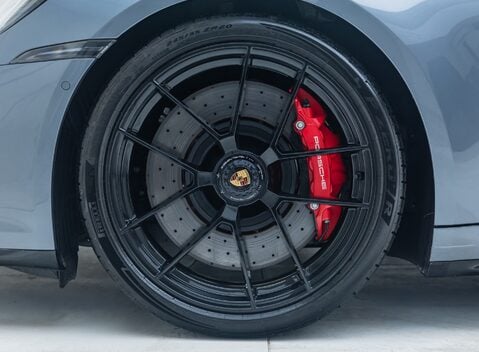 Porsche 911 Carrera 4 GTS (992.2) 10