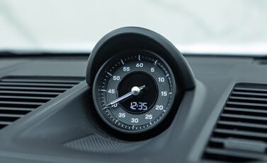 Porsche 911 Carrera 4 GTS (992.2) 24