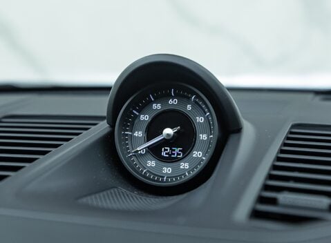 Porsche 911 Carrera 4 GTS (992.2) 24