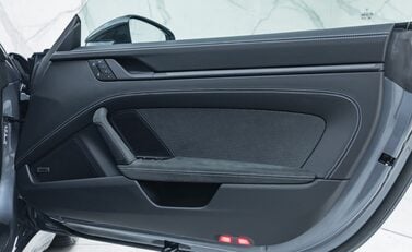 Porsche 911 Carrera 4 GTS (992.2) 32