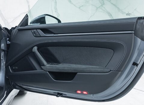 Porsche 911 Carrera 4 GTS (992.2) 32