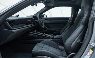 Porsche 911 Carrera 4 GTS (992.2) 15