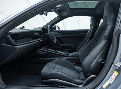 Porsche 911 Carrera 4 GTS (992.2) 15