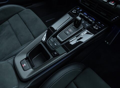 Porsche 911 Carrera 4 GTS (992.2) 19