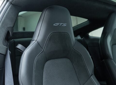 Porsche 911 Carrera 4 GTS (992.2) 13