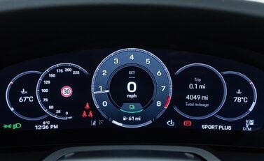 Porsche 911 Carrera 4 GTS (992.2) 23