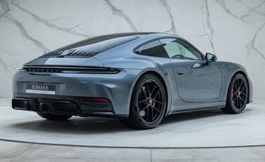 Porsche 911 Carrera 4 GTS (992.2) 3