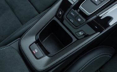 Porsche 911 Carrera 4 GTS (992.2) 18