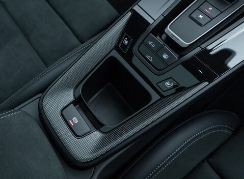 Porsche 911 Carrera 4 GTS (992.2) 18