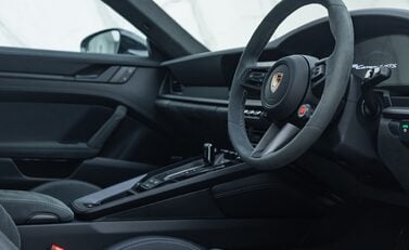 Porsche 911 Carrera 4 GTS (992.2) 11