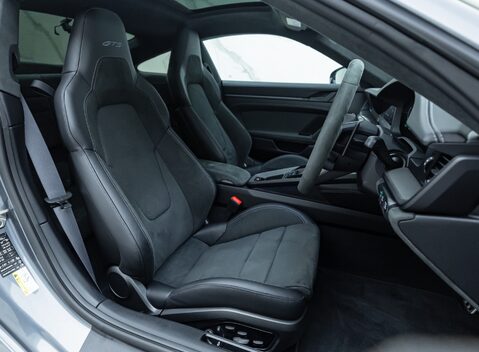 Porsche 911 Carrera 4 GTS (992.2) 12