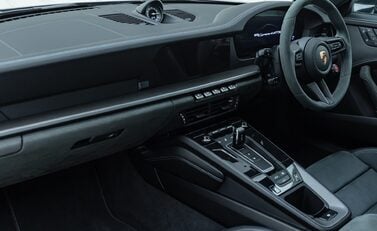 Porsche 911 Carrera 4 GTS (992.2) 17