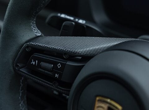 Porsche 911 Carrera 4 GTS (992.2) 28