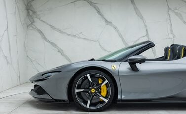 Ferrari SF90 SPIDER 43