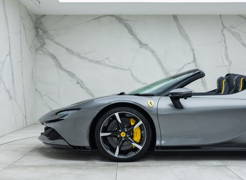 Ferrari SF90 SPIDER 43