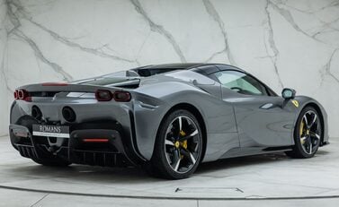 Ferrari SF90 SPIDER 9