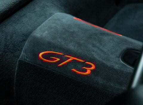 Porsche 911 GT3 (991.2) 12