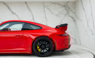 Porsche 911 GT3 (991.2) 33
