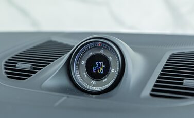 Porsche Cayenne TURBO E-HYBRID COUPE 22