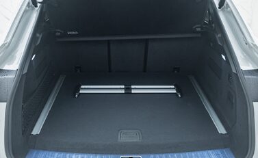 Porsche Cayenne TURBO E-HYBRID COUPE 42