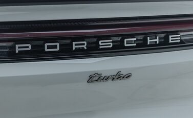 Porsche Cayenne TURBO E-HYBRID COUPE 39