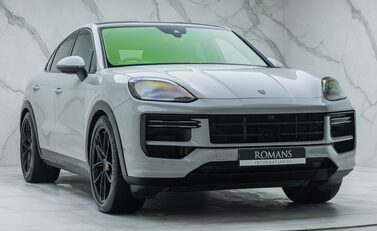 Porsche Cayenne TURBO E-HYBRID COUPE 9