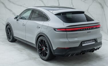 Porsche Cayenne TURBO E-HYBRID COUPE 12