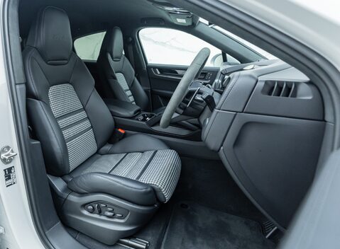 Porsche Cayenne TURBO E-HYBRID COUPE 14