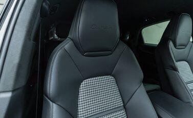 Porsche Cayenne TURBO E-HYBRID COUPE 15