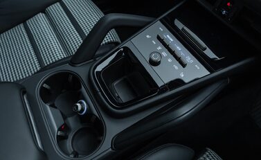 Porsche Cayenne TURBO E-HYBRID COUPE 26