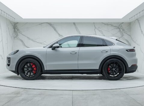 Porsche Cayenne TURBO E-HYBRID COUPE 2