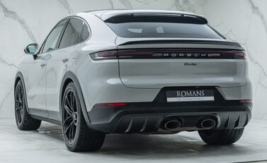 Porsche Cayenne TURBO E-HYBRID COUPE 10