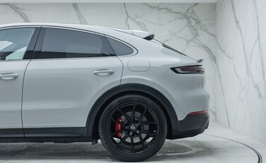 Porsche Cayenne TURBO E-HYBRID COUPE 41