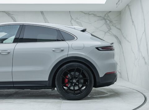 Porsche Cayenne TURBO E-HYBRID COUPE 41