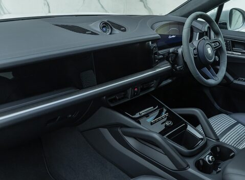 Porsche Cayenne TURBO E-HYBRID COUPE 16