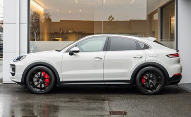Porsche Cayenne TURBO E-HYBRID COUPE 5