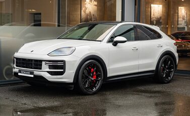 Porsche Cayenne TURBO E-HYBRID COUPE 4