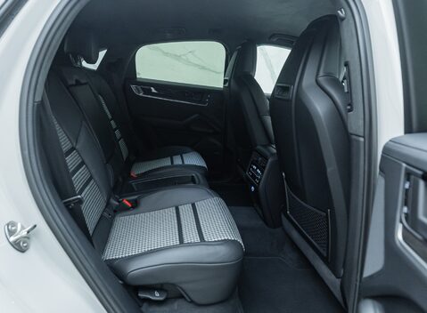 Porsche Cayenne TURBO E-HYBRID COUPE 20