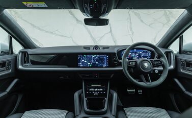 Porsche Cayenne TURBO E-HYBRID COUPE 21