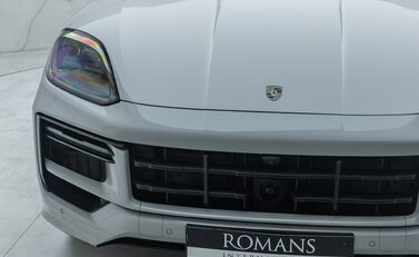 Porsche Cayenne TURBO E-HYBRID COUPE 32