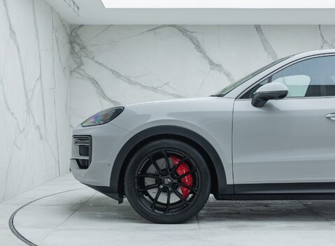 Porsche Cayenne TURBO E-HYBRID COUPE 40