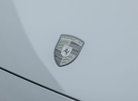 Porsche Cayenne TURBO E-HYBRID COUPE 34