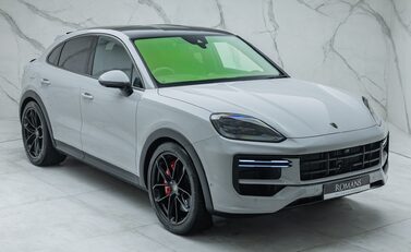 Porsche Cayenne TURBO E-HYBRID COUPE 11