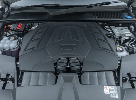 Porsche Cayenne TURBO E-HYBRID COUPE 43