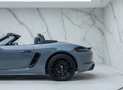 Porsche 718 BOXSTER GTS PDK 42