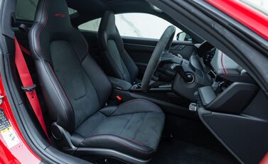 Porsche 911 CARRERA GTS (992) 14