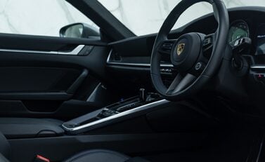 Porsche 911 (992) TURBO S 10